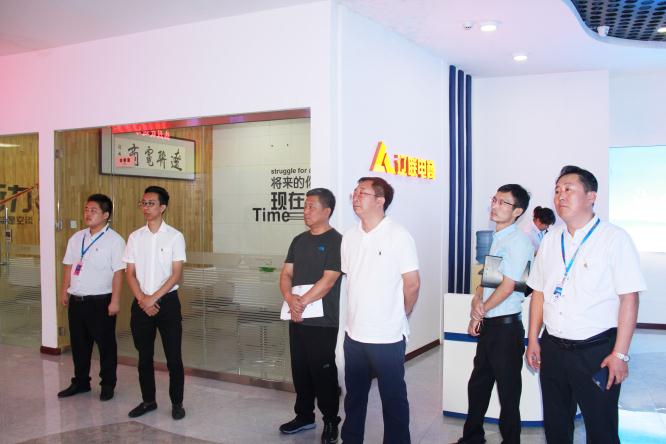 海城市财务局何长军局长一行莅临 百乐博集团考察财路大数据项目